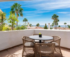 Gorgeous 3 Br Apart with Sea Views, Pool